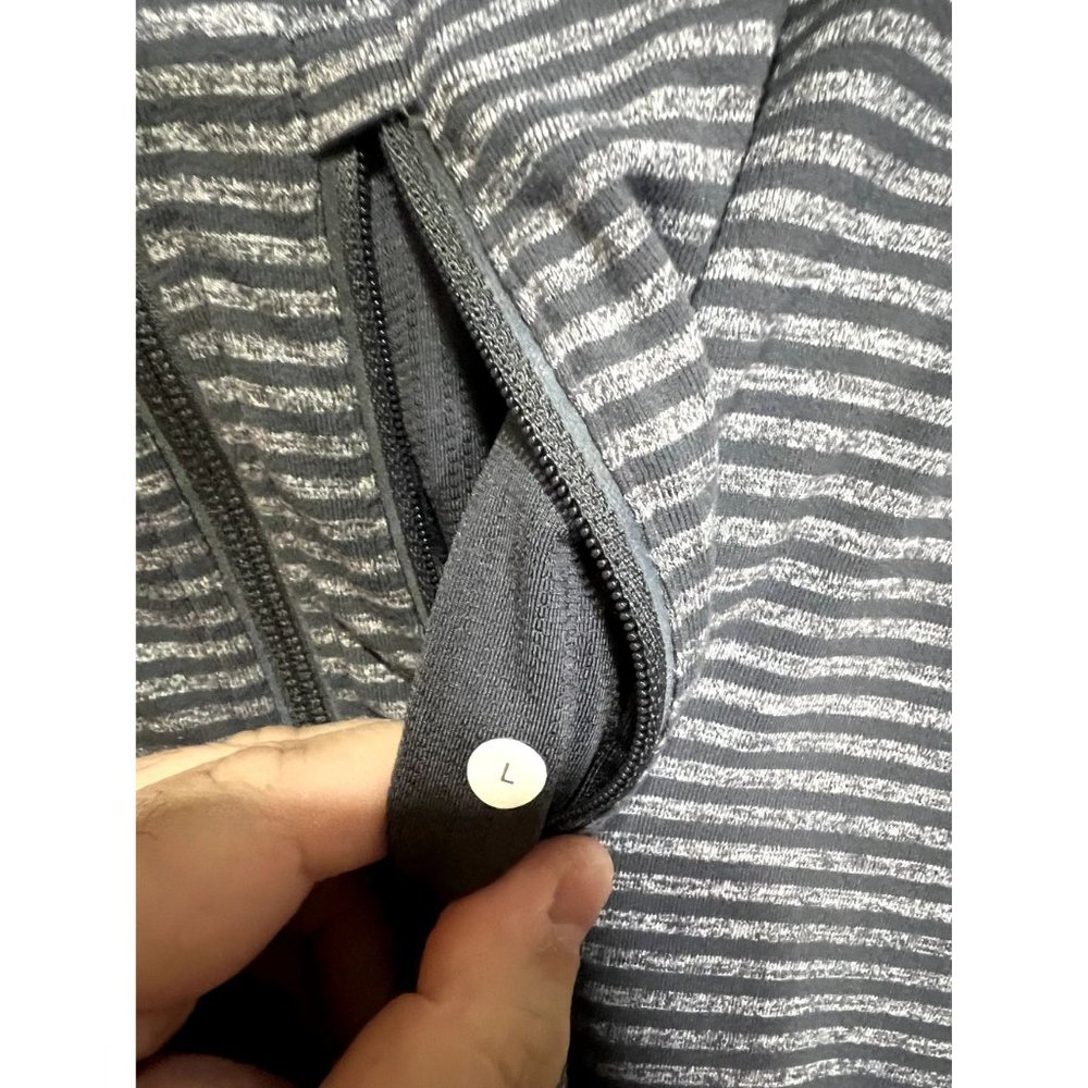 Lululemon 1/4‎ Zip Pullover - Size L - Picture 4 of 6